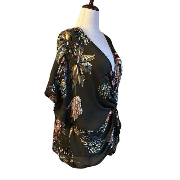 Umgee Women’s Twist Front Floral Print Top in Olive Size L - Picture 3 of 11